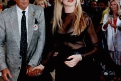 LOS ANGELES, CALIFORNIA  - JUNE 19 : Actress Kim Basinger attends the Batman movie premiere, June 19, 1989 in Westwood section of Los Angeles, California. (Photo by Bob Riha, Jr./Getty Images)