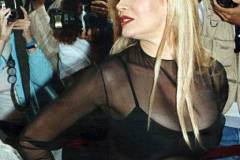 LOS ANGELES, CA - JUNE 19 :  Kim Basinger attends the Batman movie premiere on June 19, 1989 in Westwood section of Los Angeles, California.  (Photo by Bob Riha, Jr./Getty Images)