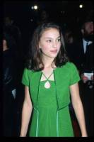 288329 04: Actress Natalie Portman attends the premiere of "Mars Attacks" at Mann